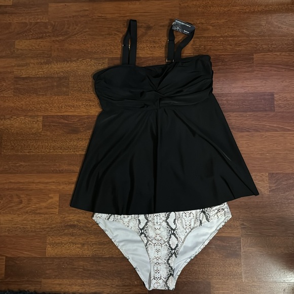 MWT Summer Mac 2 piece swim suit. Size XL - Picture 2 of 8